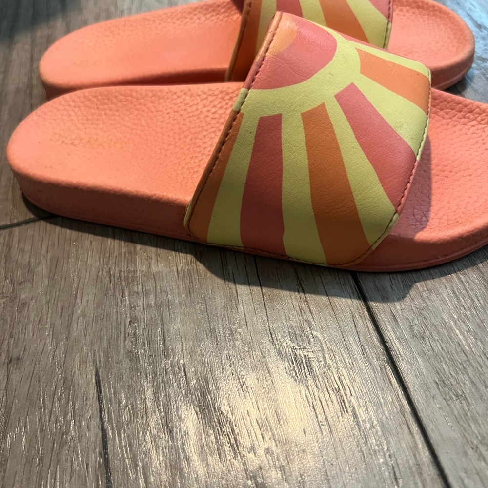 Old navy slide on sandals